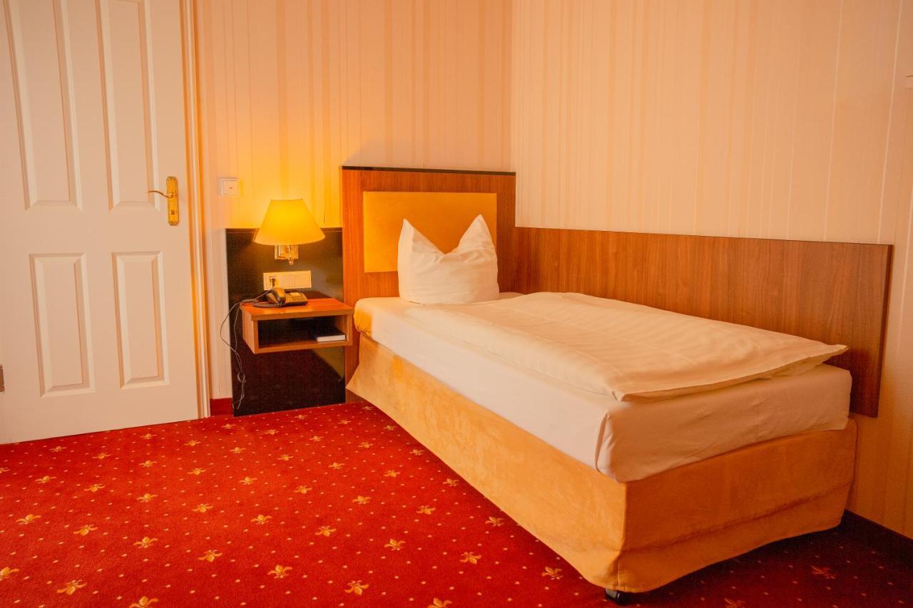 Alte Landratsvilla Hotel Bender Вестербург Экстерьер фото