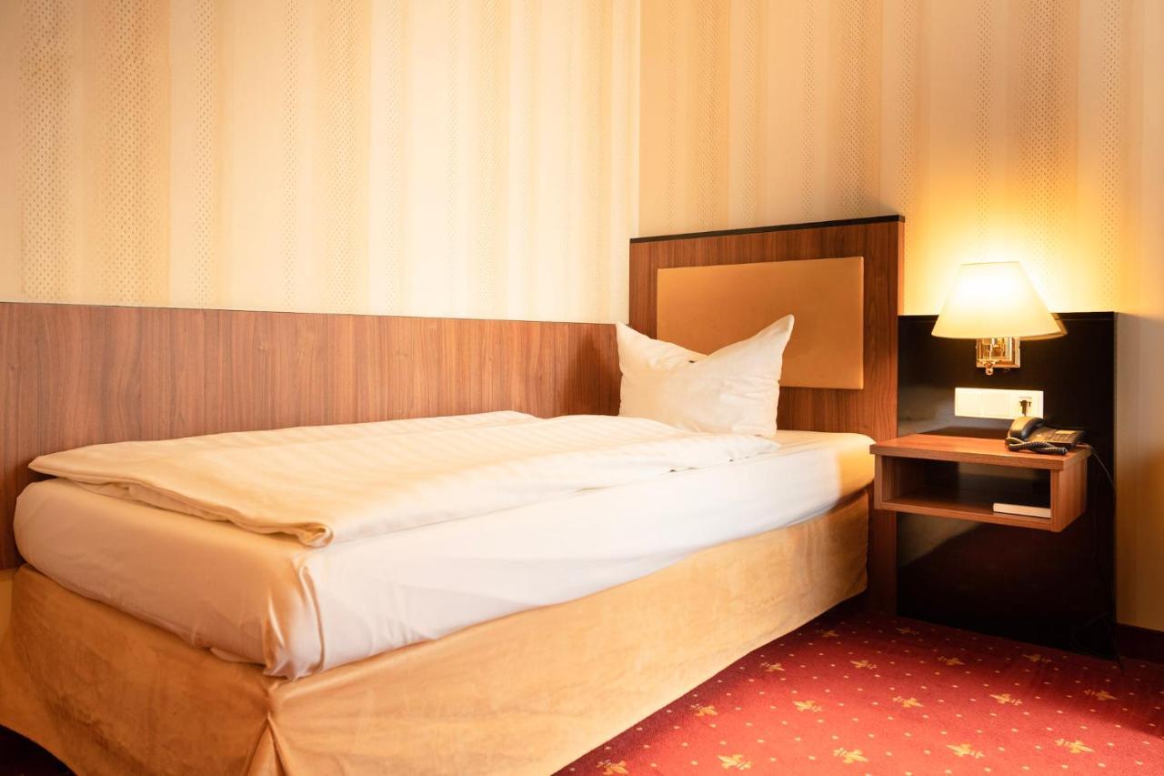Alte Landratsvilla Hotel Bender Вестербург Экстерьер фото