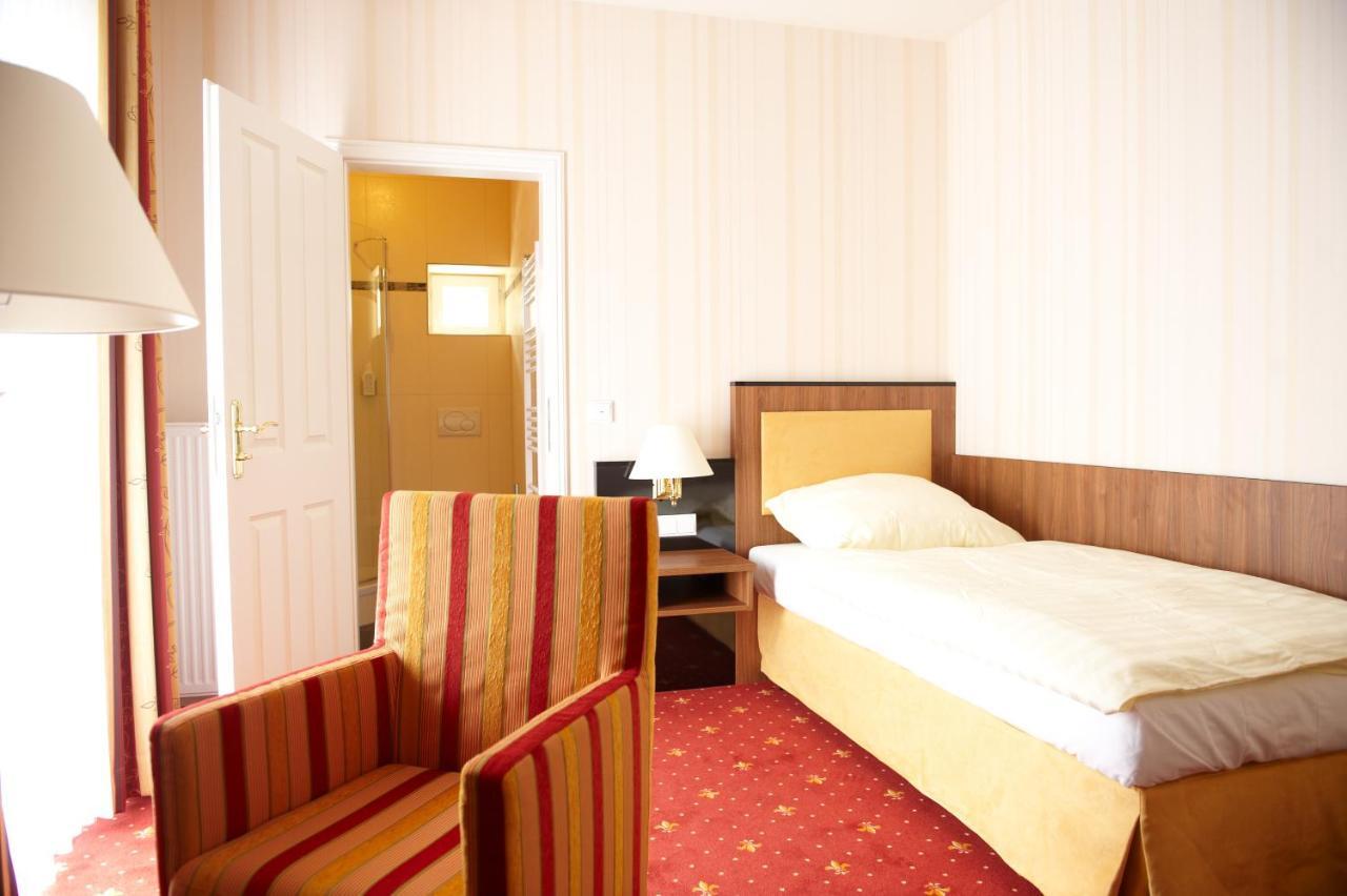 Alte Landratsvilla Hotel Bender Вестербург Экстерьер фото