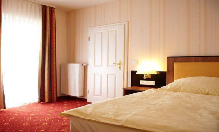 Alte Landratsvilla Hotel Bender Вестербург Экстерьер фото